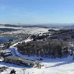Skis Aux Pieds Pour 4 Personnes à - Fr-1-814-110