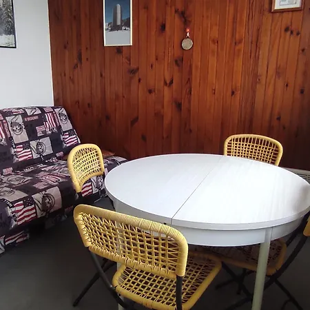 Skis Aux Pieds Pour 4 Personnes à - Fr-1-814-110 Appartement