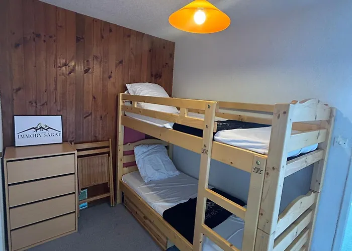 Apartment Skis Aux Pieds Pour 4 Personnes Pres Des Pistes - Fr-1-814-110